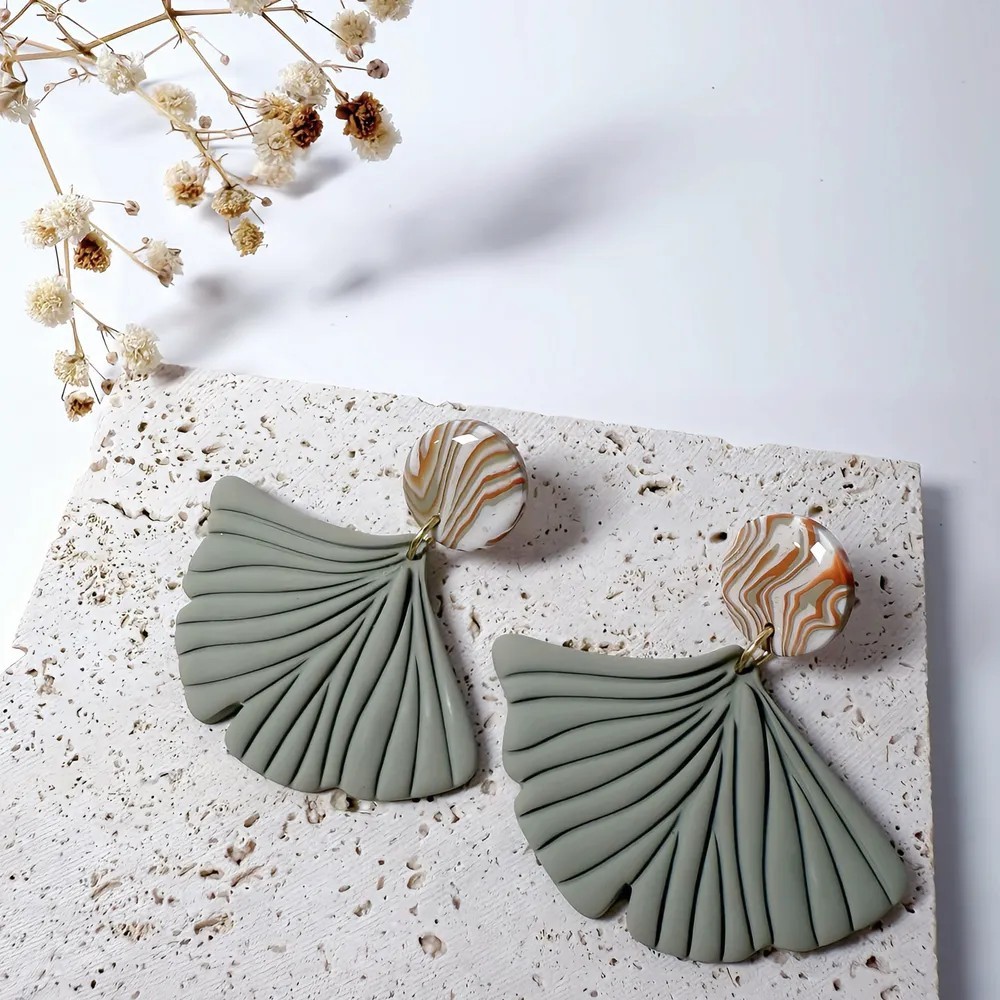 Boucles d’oreilles Olya – Bijou feuille sculptée & léger fait main | Colibri & Papillon