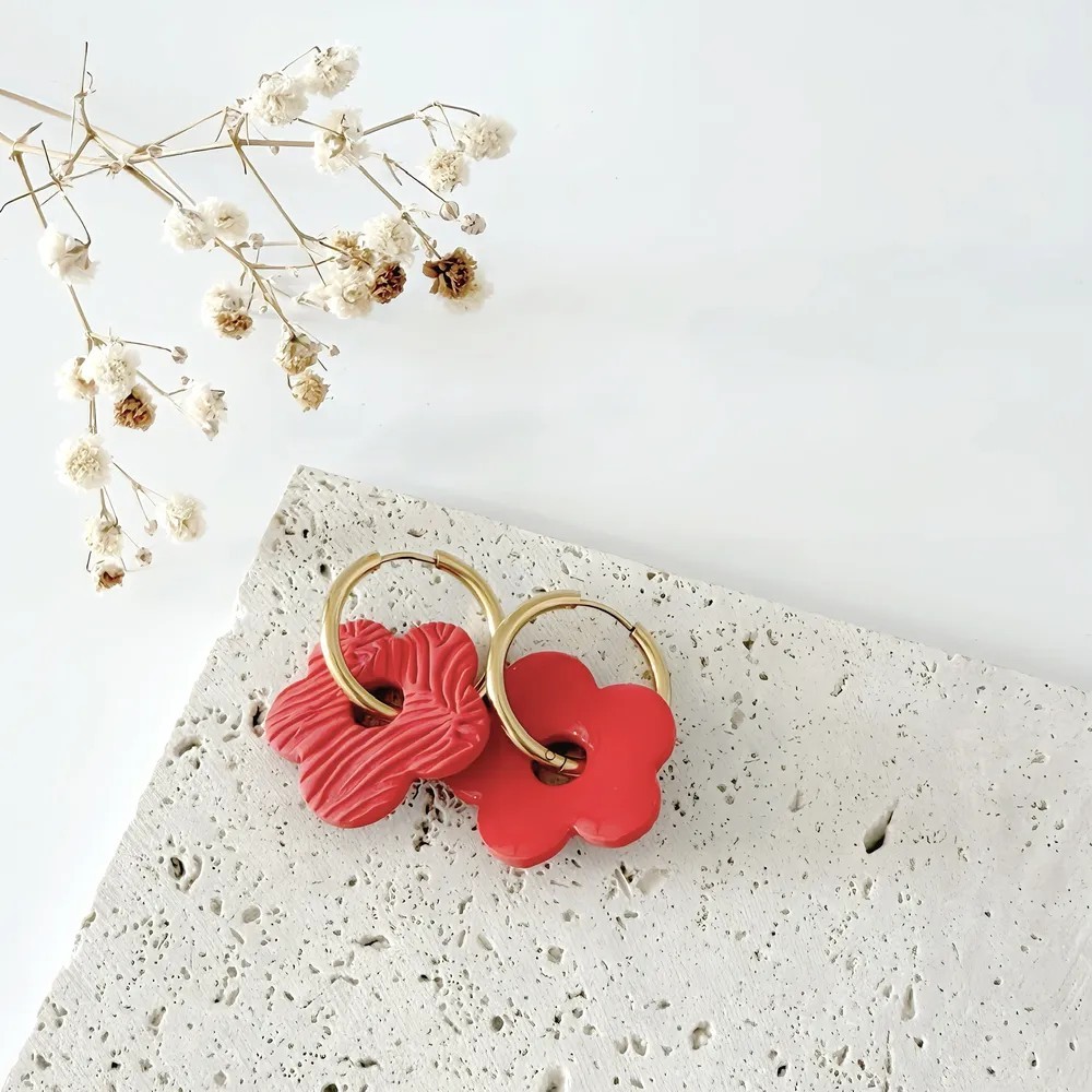 Boucles d'oreillles Elia – Fleur moderne et joyeuse faite main | Colibri & Papillon