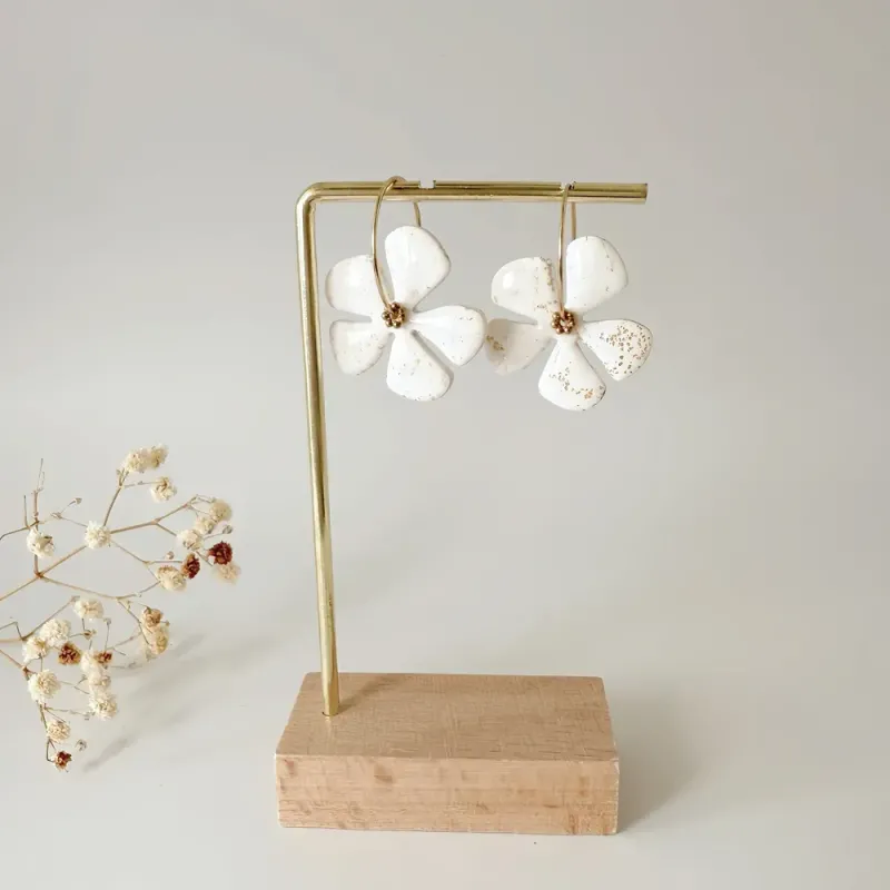 Boucles d'oreilles Ysalia – Boucles fleur légères, artisanales & dorées | Colibri & Papillon