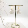 Boucles Azalée – Fleur sculptée légère faite à la main & anneau doré | Colibri & Papillon