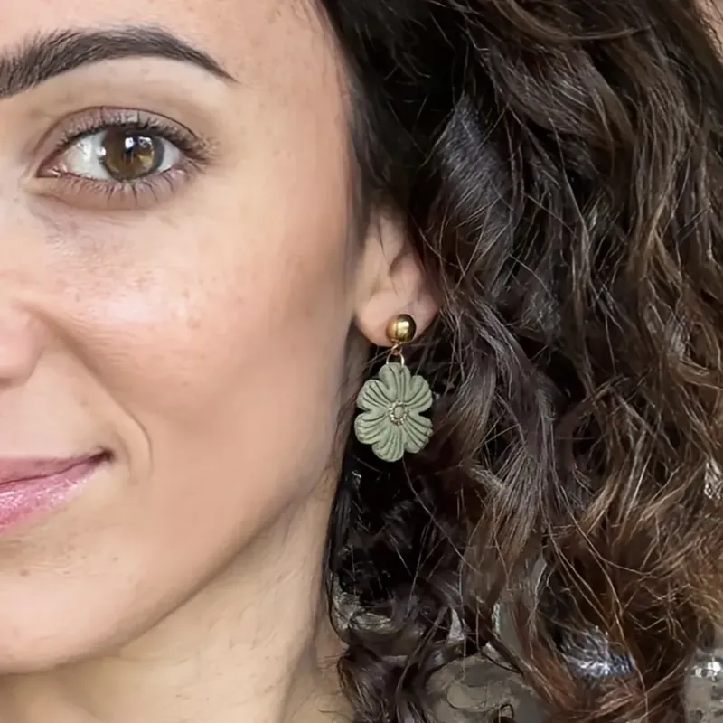 Boucles d’oreilles Flora – Bijou floral doré fait main | Colibri & Papillon
