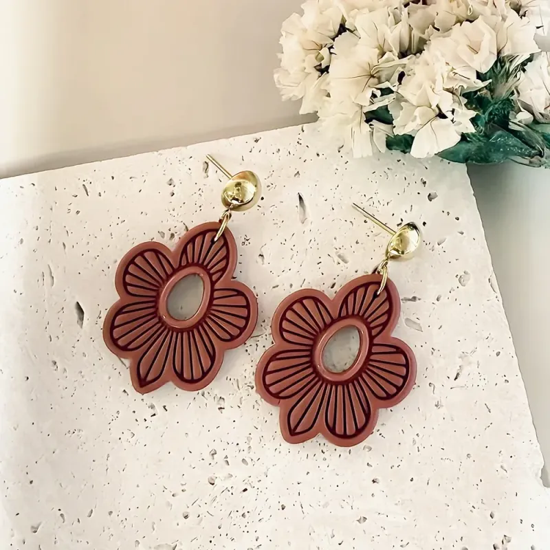 Boucles d’oreilles Alméra – Fleur graphique en argile polymère| Colibri & Papillon