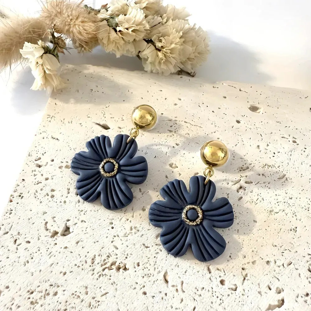 Boucles d’oreilles Flora – Bijou floral doré fait main | Colibri & Papillon